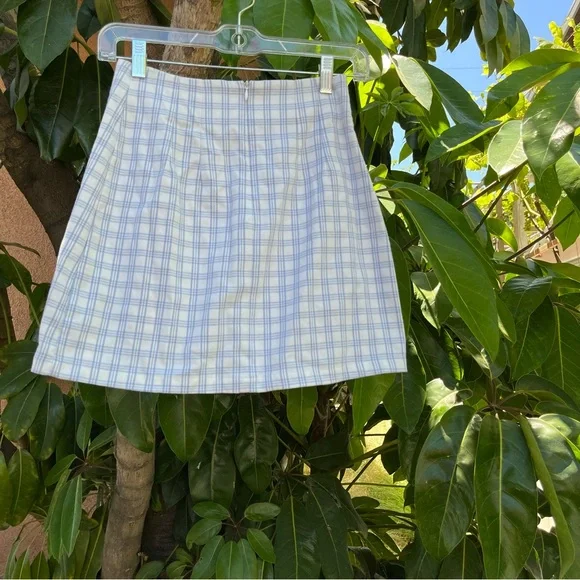 Brandy Melville white and blue Plaid mini Skirt! - Picture 4 of 5